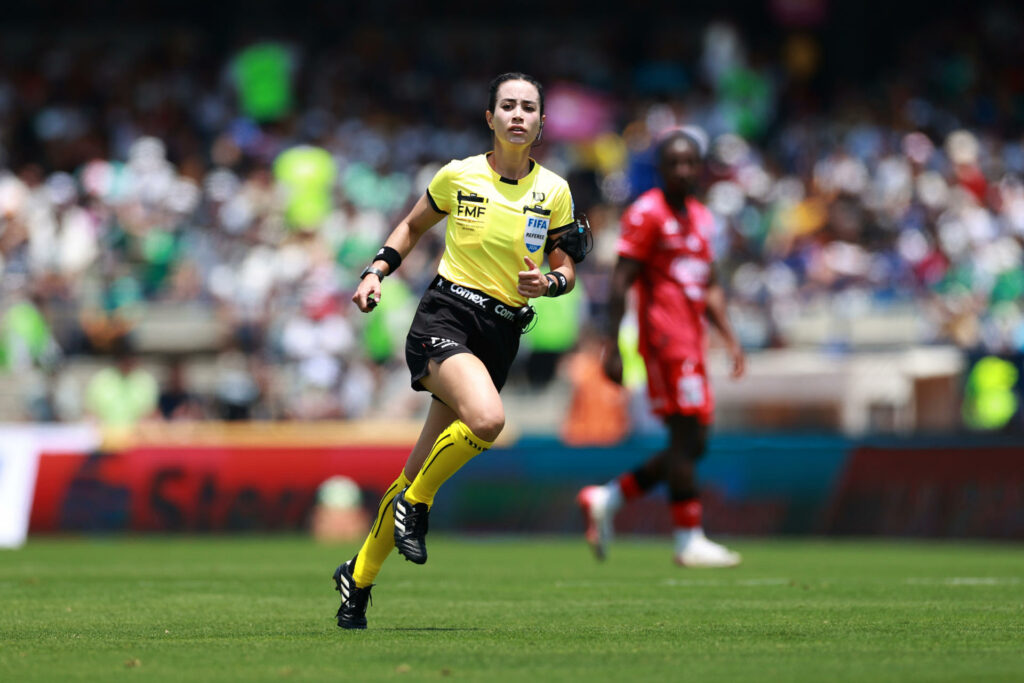 Copred condena expresiones misóginas contra arbitra Katia Itzel García