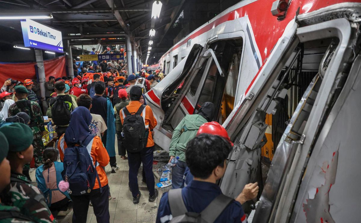 Choque de trenes en Indonesia deja 15 mujeres muertas