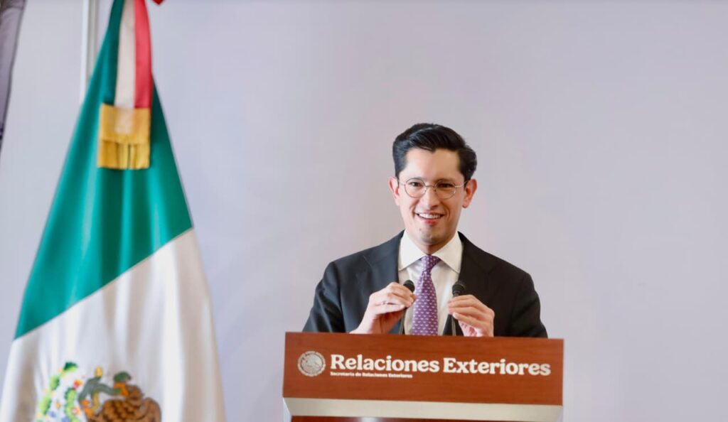 Defensa de la soberanía y crecimiento económico, las prioridades del canciller Roberto Velasco