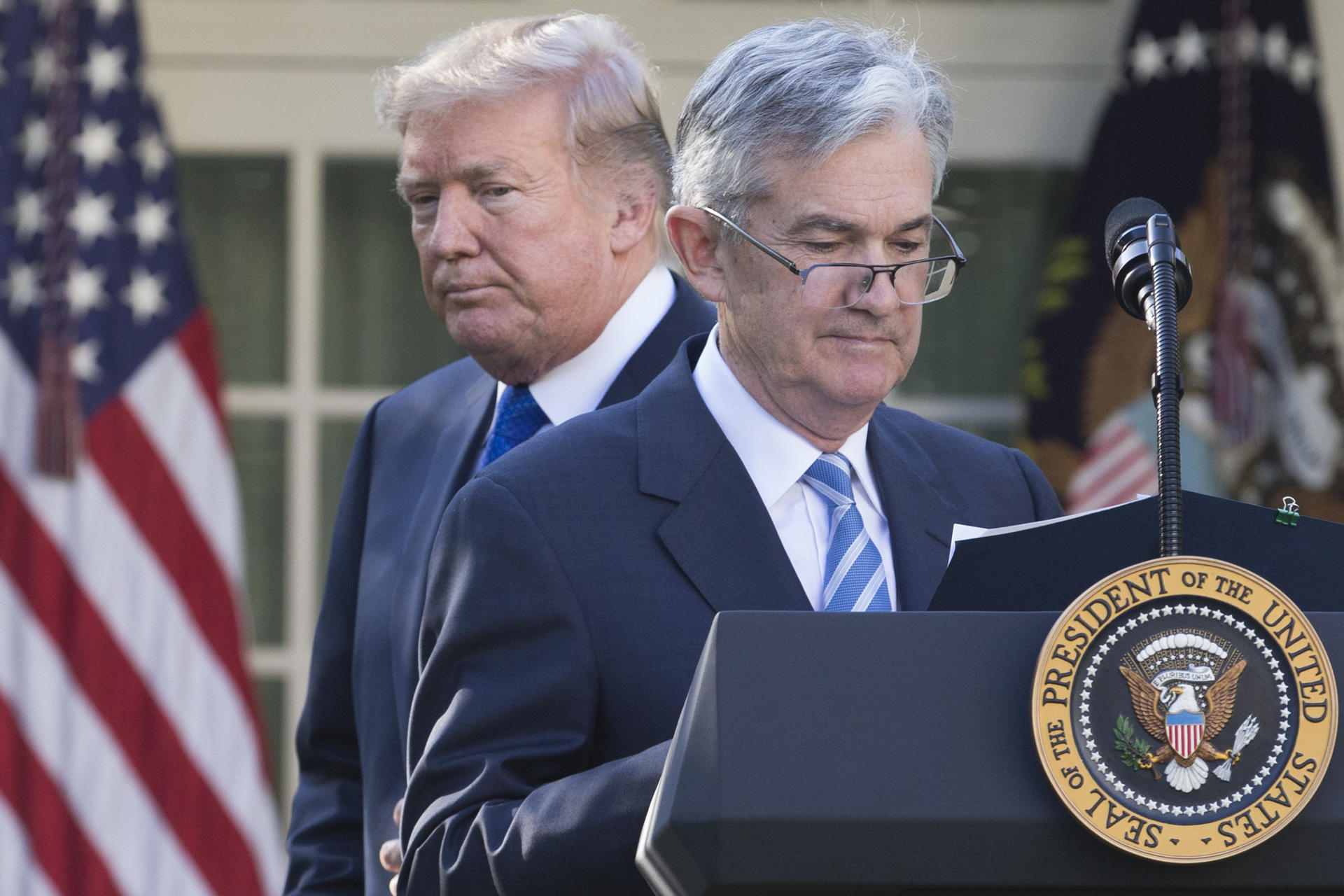 Trump amenaza con despedir a Powell si permanece en la Reserva Federal al final de su mandato Trump amenaza con despedir a Powell si permanece en la Reserva Federal al final de su mandato