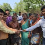 Hombre desentierra cadáver de su hermana y lo lleva al banco; recibe dinero de la cuenta