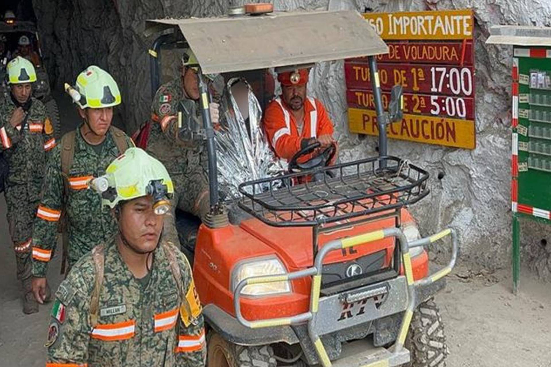 Dan alta médica a Francisco Zapata, trabajador rescatado de la mina Santa Fe, Sinaloa