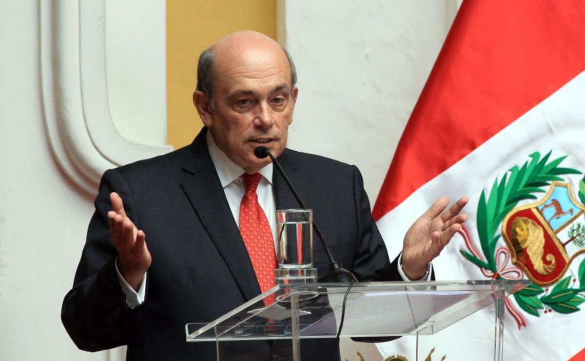 Más renuncias en Perú: del ámbito electoral al político