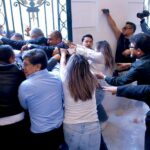 Video: Asamblea de Barrios intenta dar portazo en Congreso CDMX; suspendieron la sesión