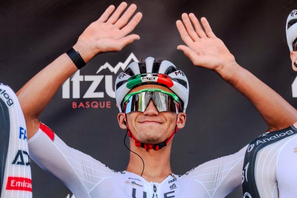 Confirman lesión de Isaac del Toro tras caída: ¿Qué dice el parte médico?