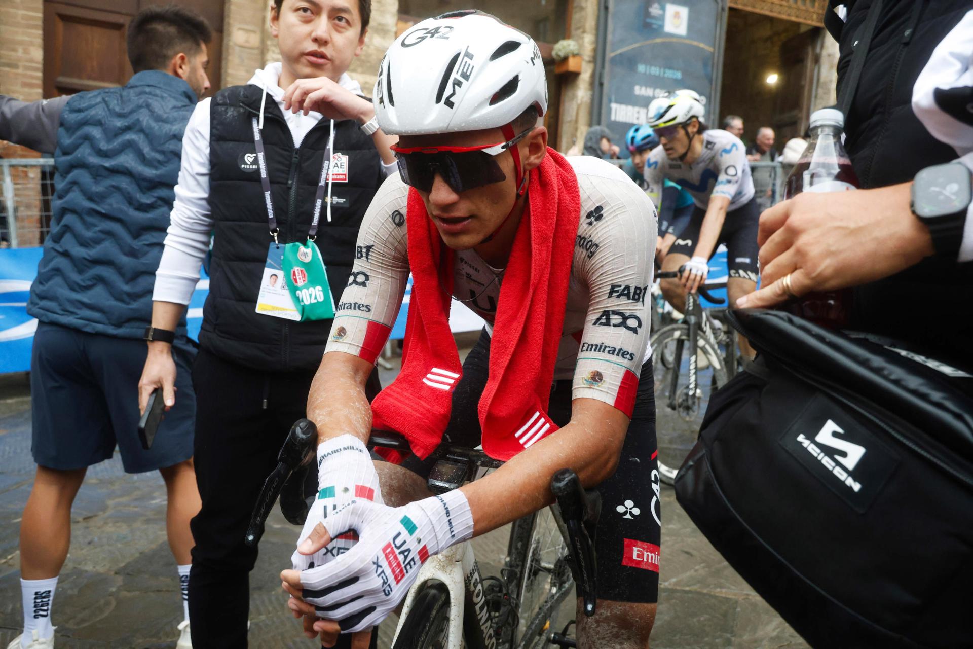 Isaac del Toro abandona la tercera etapa de la Itzulia Basque Country