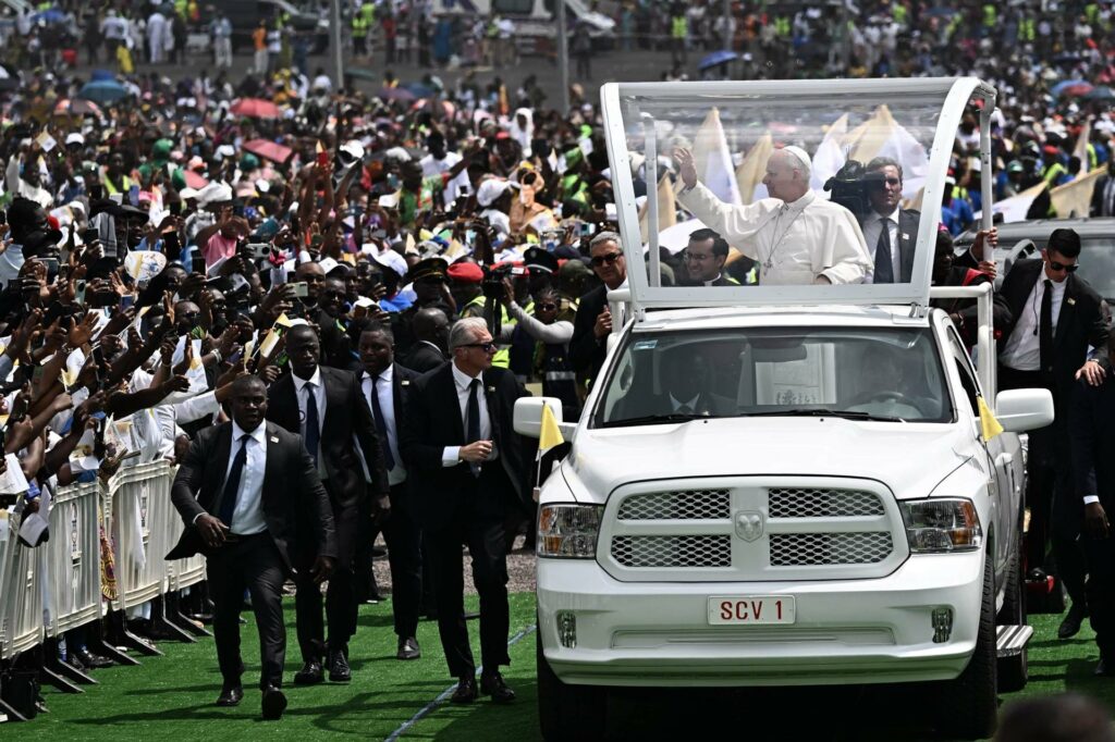 León XIV en Camerún:  Hay “pan para todos” si no se “acapara”