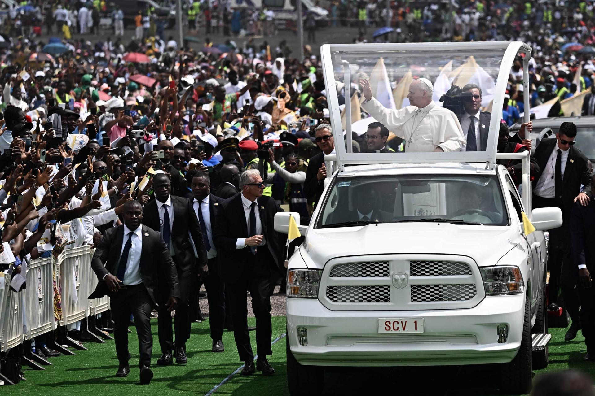 León XIV en Camerún:  Hay “pan para todos” si no se “acapara”