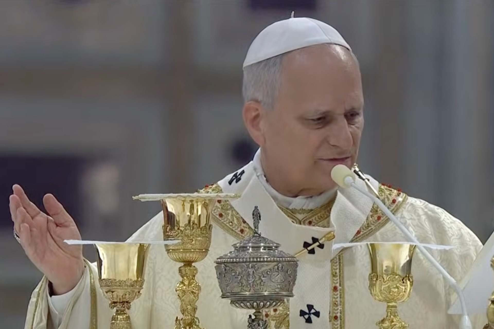 León XIV lamenta una humanidad “de rodillas” por tanta brutalidad en misa de Cena del Señor