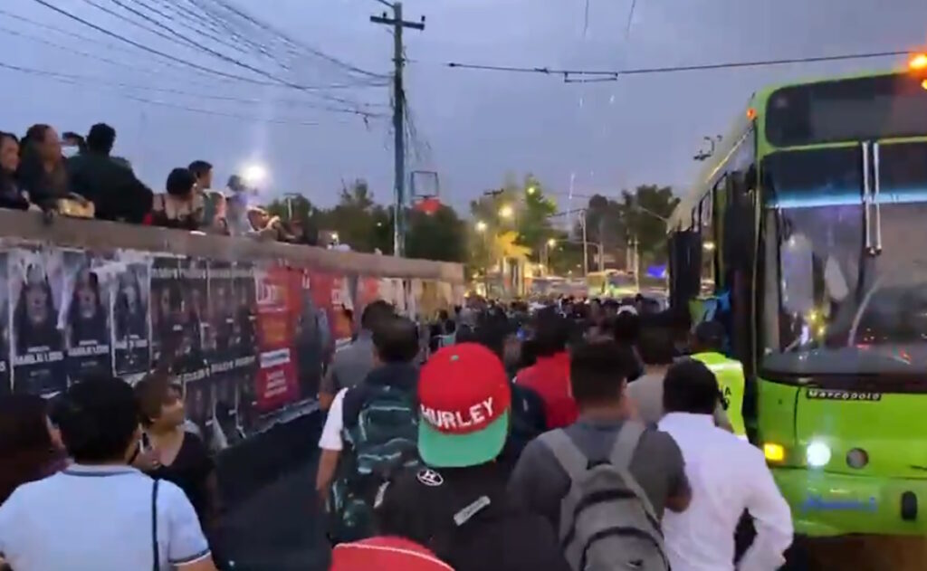 Línea 3 del Metro CDMX interrumpe servicio por falla eléctrica