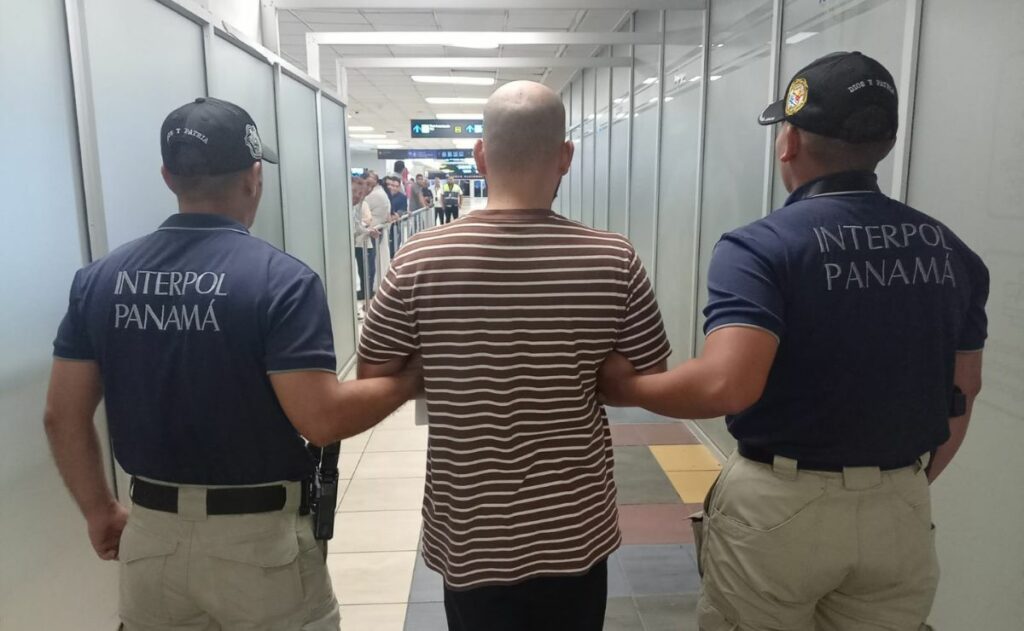 Detienen en Panamá a mexicano buscado por violación de menor en EE.UU.