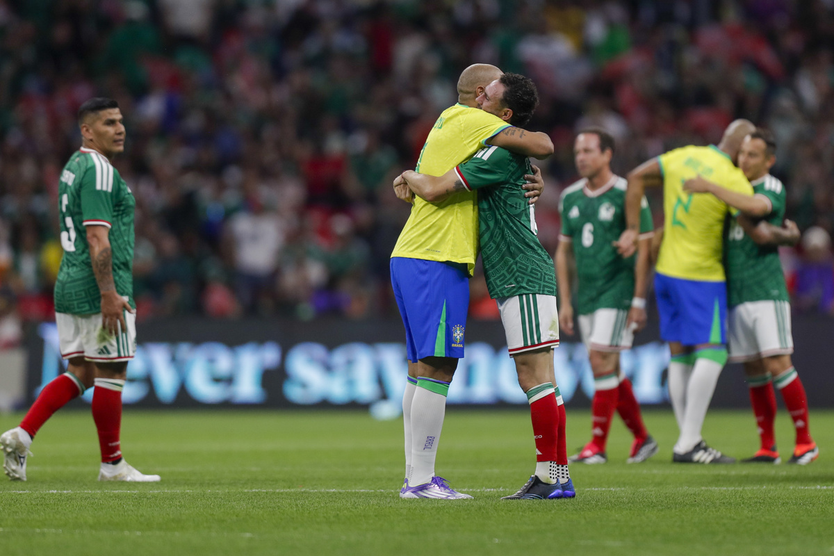 México derrota a Brasil en el partido de leyendas