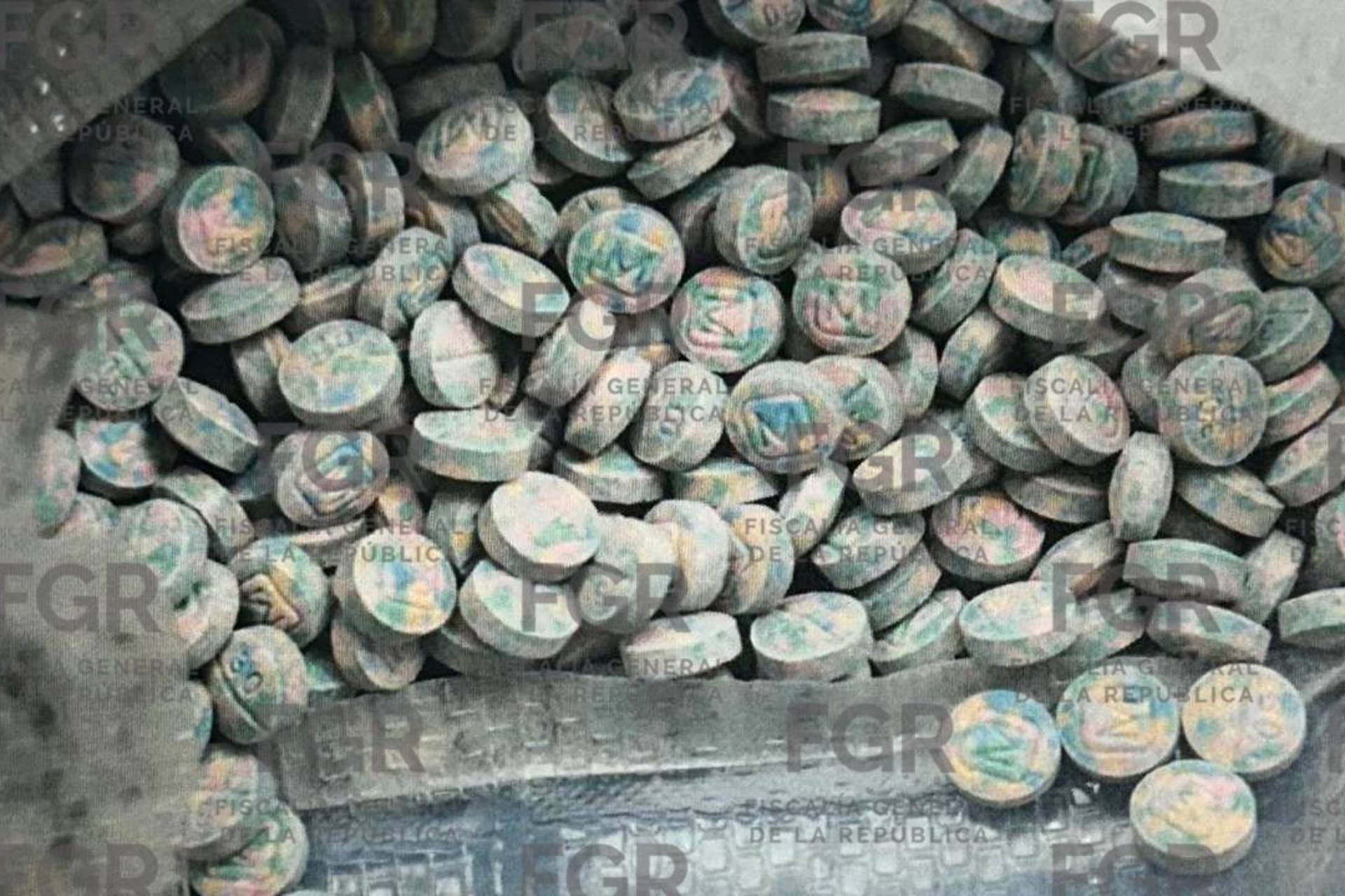 Dan prisión preventiva a mujer detenida con más de cinco mil pastillas de fentanilo en Sinaloa Dan prisión preventiva a mujer detenida con más de cinco mil pastillas de fentanilo en Sinaloa