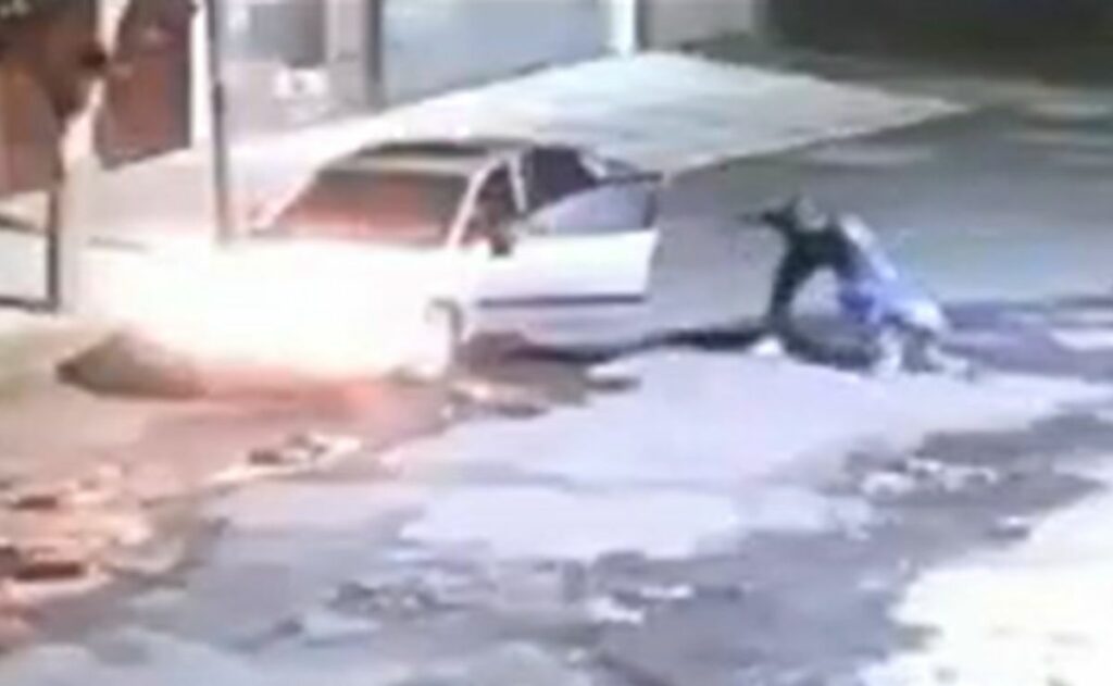 Video: Captan abandono de niño en calles de Tlalpan; era un juego, dice el papá