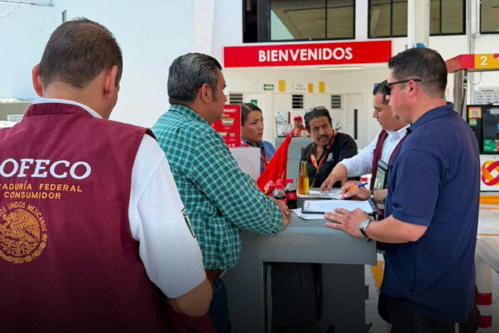 Profeco realiza operativo en gasolineras; el 75.7% bajó los precios de combustibles