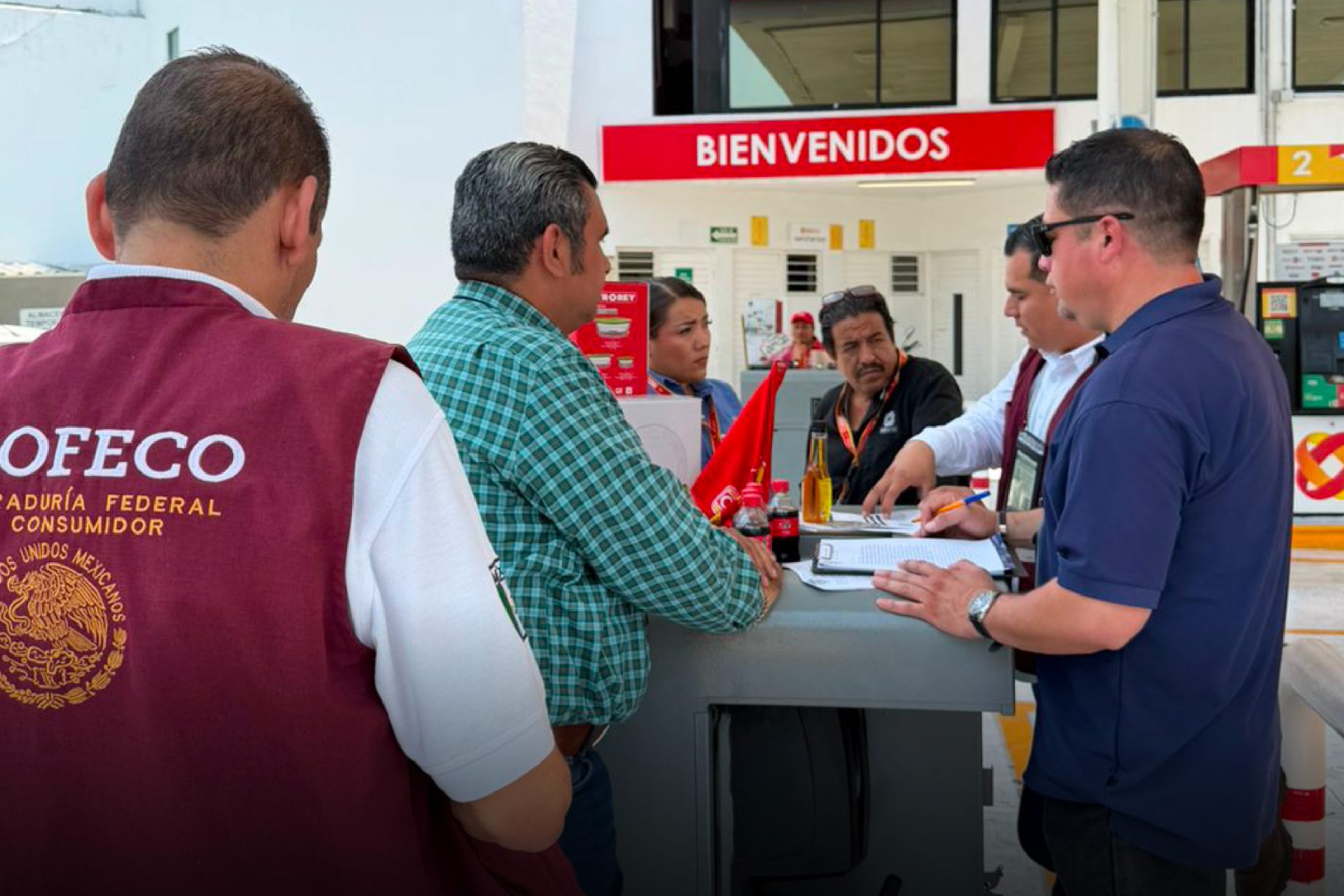 Profeco realiza operativo en gasolineras; el 75.7% bajó los precios de combustibles
