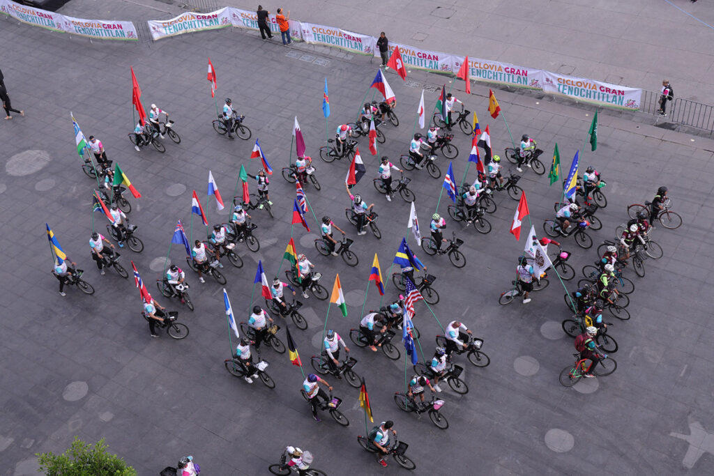 Protestan contra “limpieza social” por ciclovía en CDMX rumbo al Mundial
