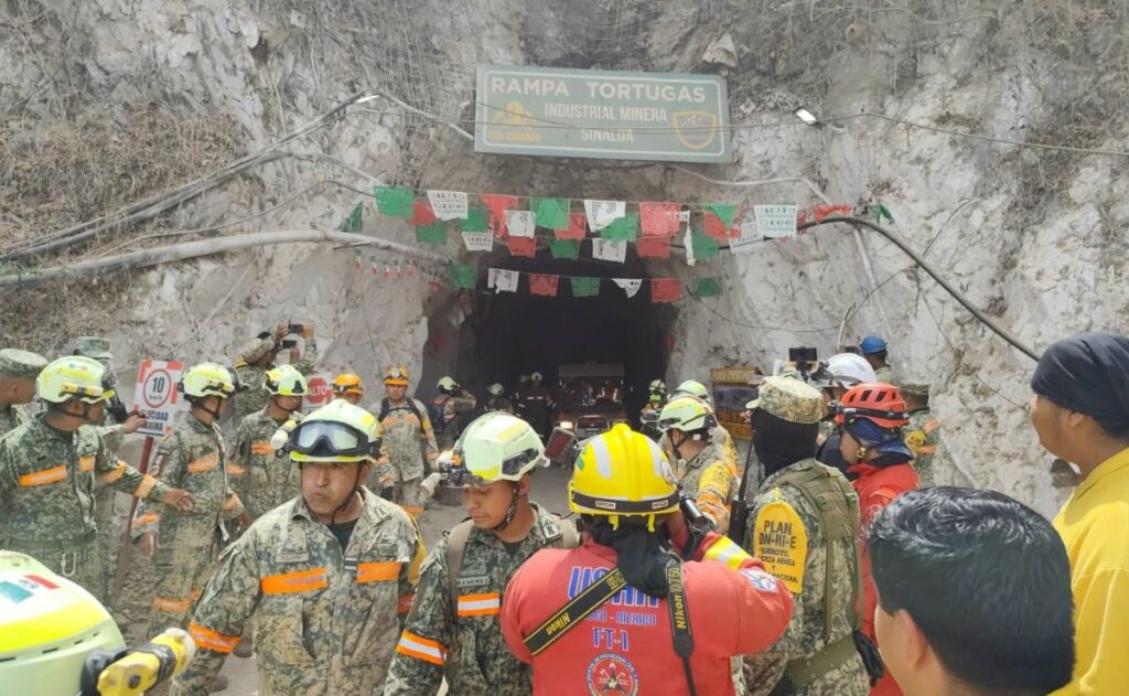 Rescatan al minero Rafael Francisco Zapata, localizado con vida tras 14 días del derrumbe en Sonora