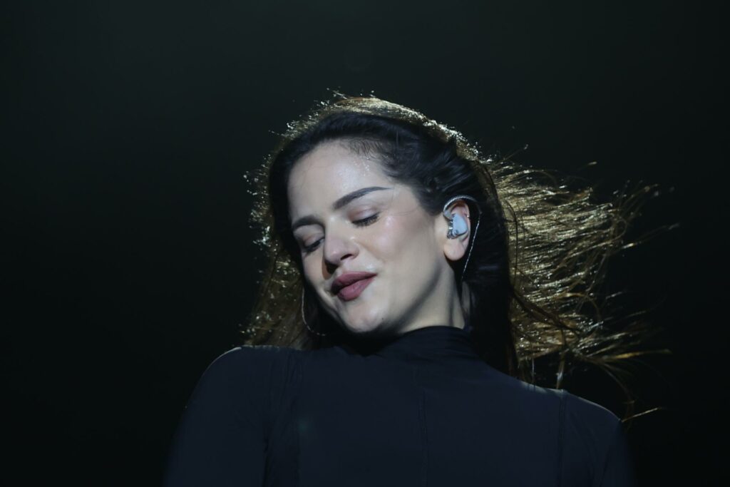 Rosalía lanza ‘Lux (Complete Works)’, con versión inédita de ‘Dios es un stalker’