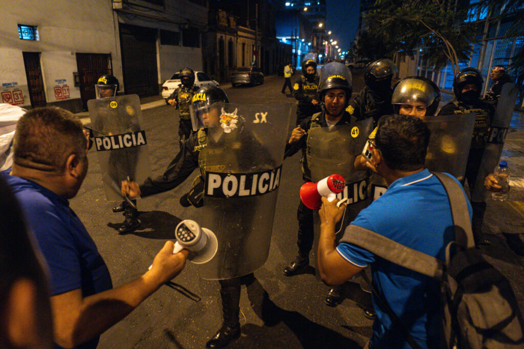 Estalla la tensión en elecciones de Perú por grito de fraude de candidato - se-dispara-tension-en-elecciones-de-peru-por-grito-de-fraude-de-candidato-ultraderechista-2-1024x683