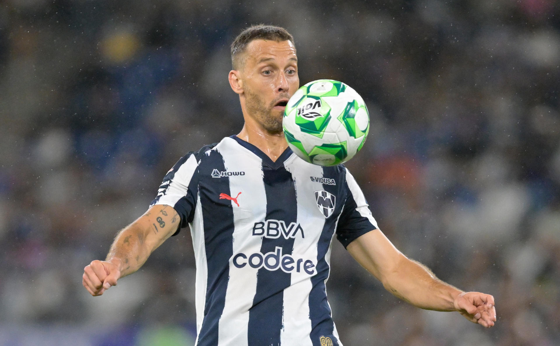 Rayados confirma salida del español Sergio Canales