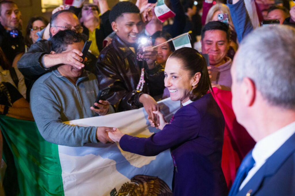 Videos: Sheinbaum llega a España; así fue recibida en Barcelona