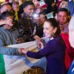 Videos: Sheinbaum llega a España; así fue recibida en Barcelona