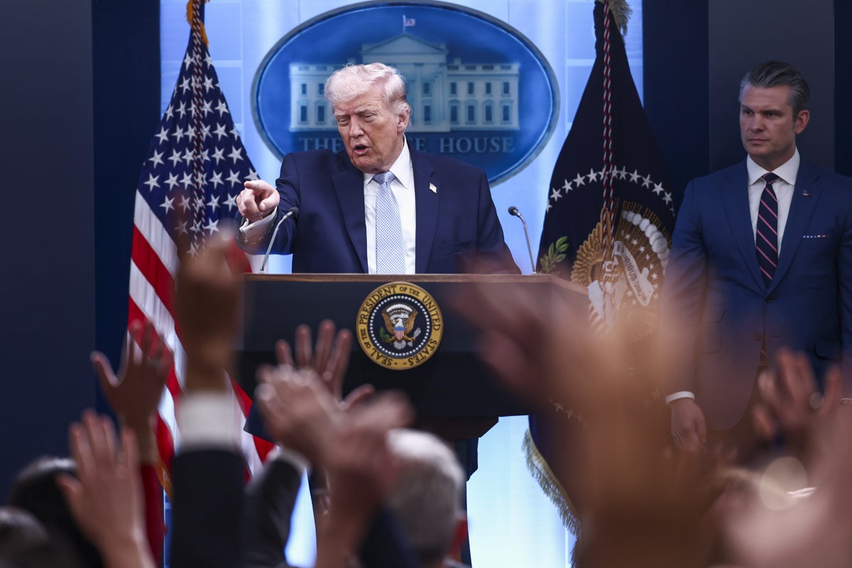 Trump lanza advertencia a Irán por supuestos cobros a petroleros en Ormuz