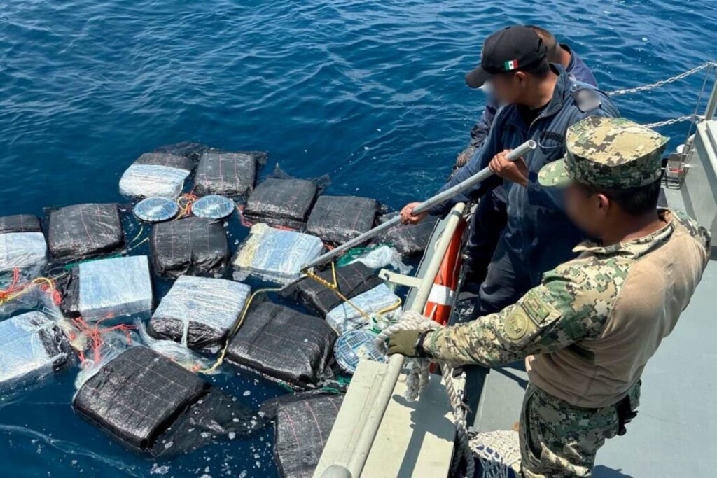 Aseguran casi una tonelada de cocaína frente a costas de Chiapas