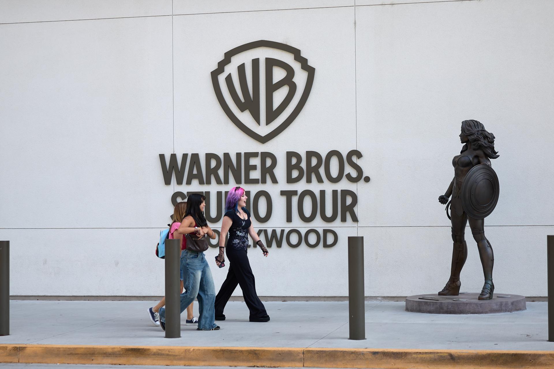 Creadores de Hollywood alertan de que la fusión de Warner y Paramount dañará la industria