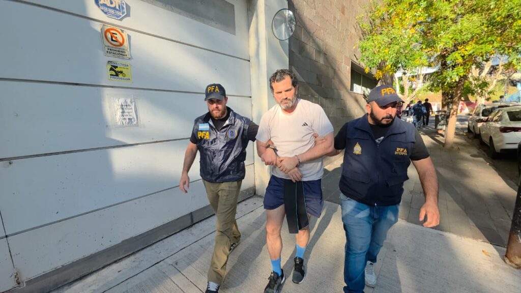 Detienen en Argentina Fernando Farías Laguna, contralmirante vinculado a la red de huachicol