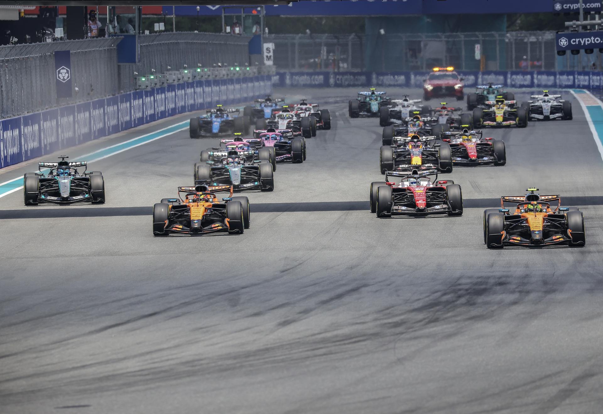 Lando Norris gana sprint de Miami; Checo Pérez finaliza en el puesto 17