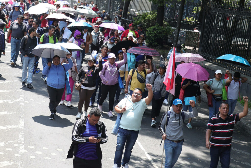 Maestros de la CNTE escalan sus protestas con bloqueos viales a dos semanas del Mundial