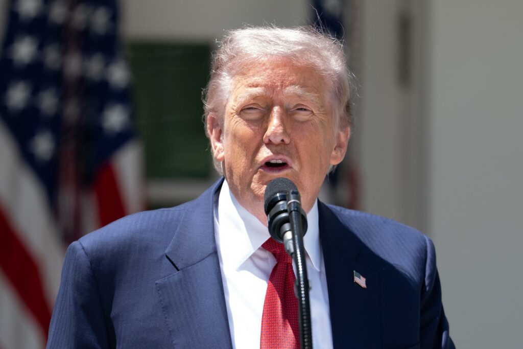 Trump dice que EE.UU. tiene que lograr las respuestas correctas de Irán para terminar guerra