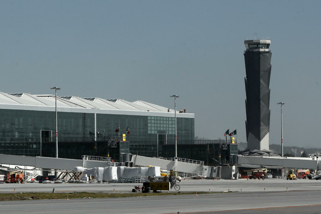 EE.UU. acuerda con México medidas para fortalecer el transporte aéreo entre ambos países