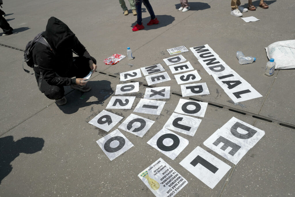 Primero de Mayo, la antesala de miles de maestros de la CNTE que protestarán en el Mundial - 2f42beab31e681ba66fab31441546103269d10e6w-1024x683
