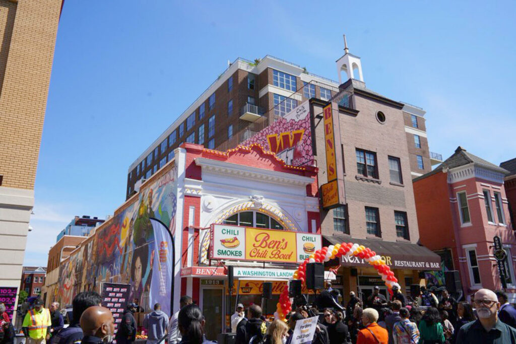 Reabre Ben’s Chili Bowl, el local favorito de Obama en Washington