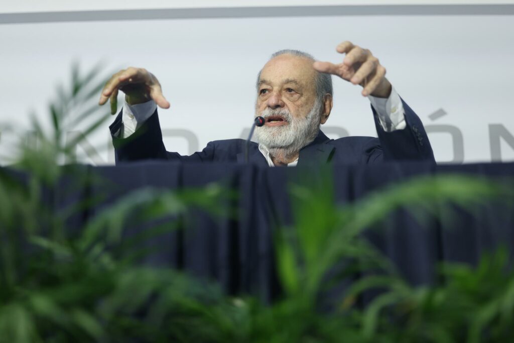 Carlos Slim asegura que EE.UU. tiene una “gran necesidad” de los trabajadores mexicanos