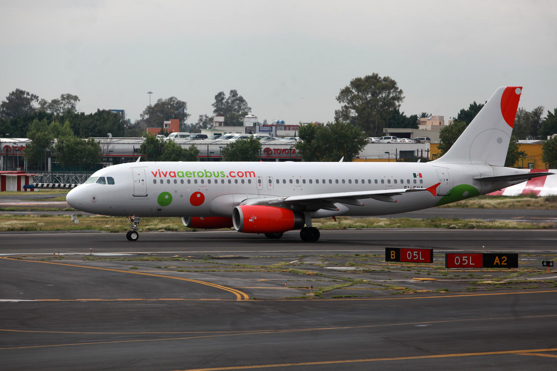 Expertos ven riesgos en una eventual concentración aérea entre Volaris y Viva Aerobus