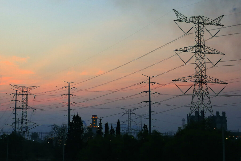 Expertos dicen que México abre oportunidad energética, pero redes y gas limitan inversión