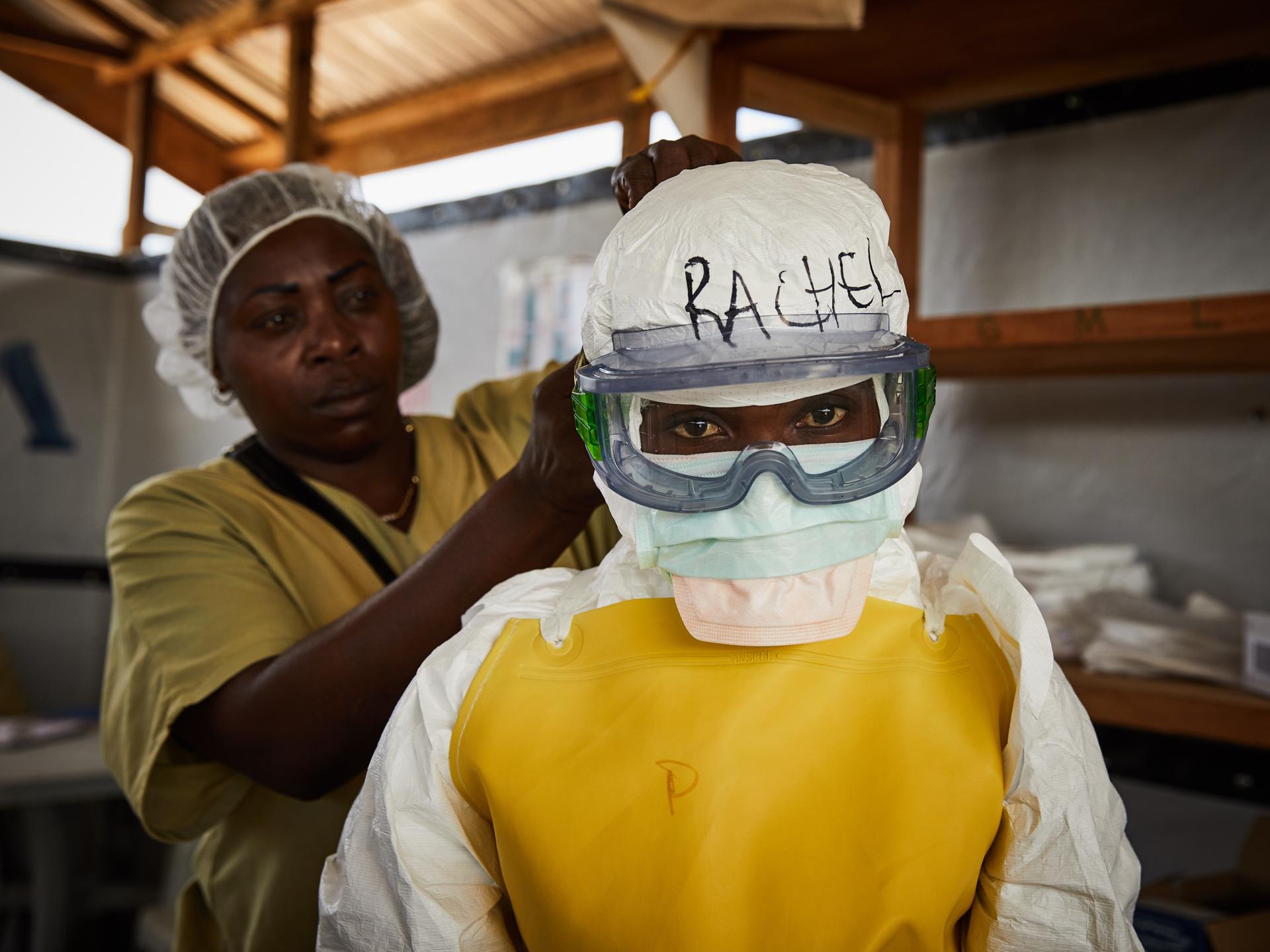 EE.UU. activa asistencia humanitaria y financiera por el brote de ébola en África