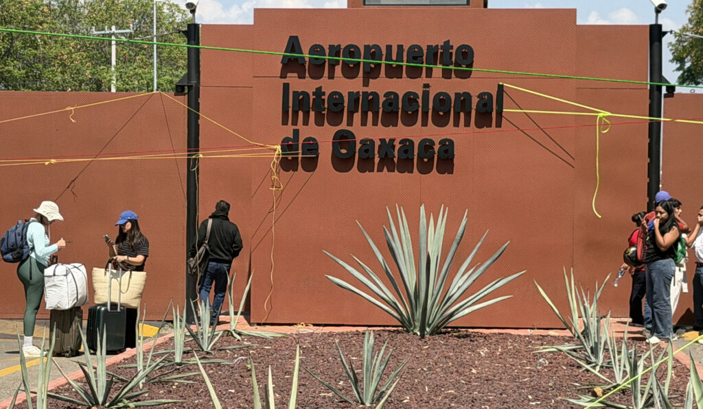 CNTE intensifica sus protestas con la toma del aeropuerto de Oaxaca - a4e0e8989a589b87262b5db1f4e8263afc28c7d5w-1024x597