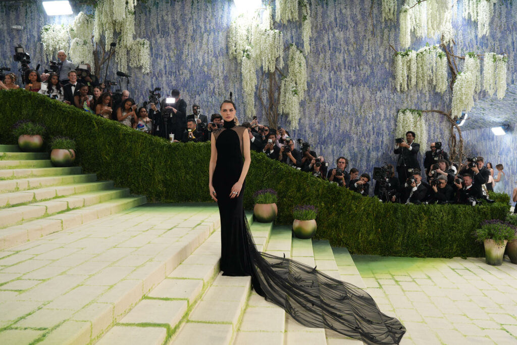 La Met Gala arranca con actuación musical, alfombra blanca y desfile de celebridades - ac287256ce104bb92587632965ee86925790df6ew-1024x683
