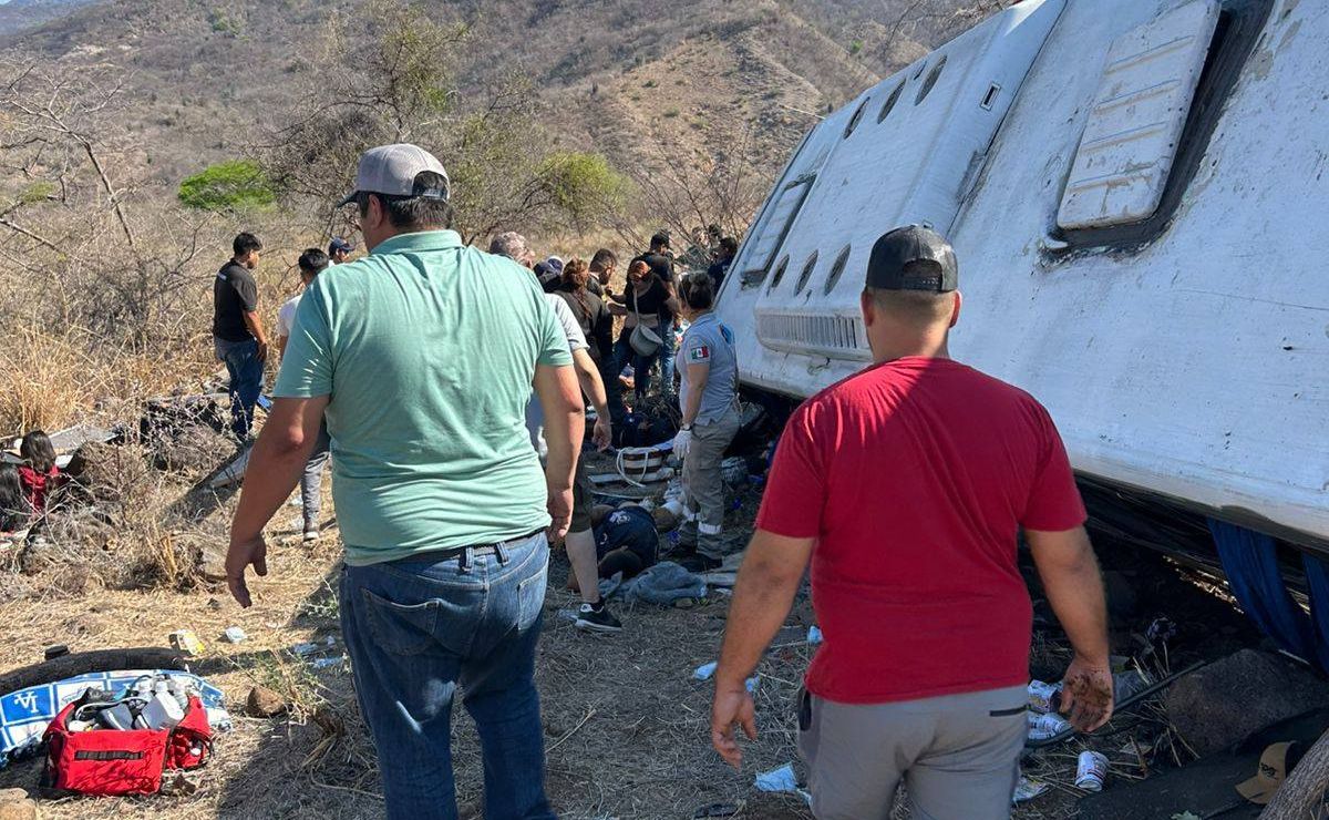 Accidente de autobús en Nayarit deja al menos 7 muertos