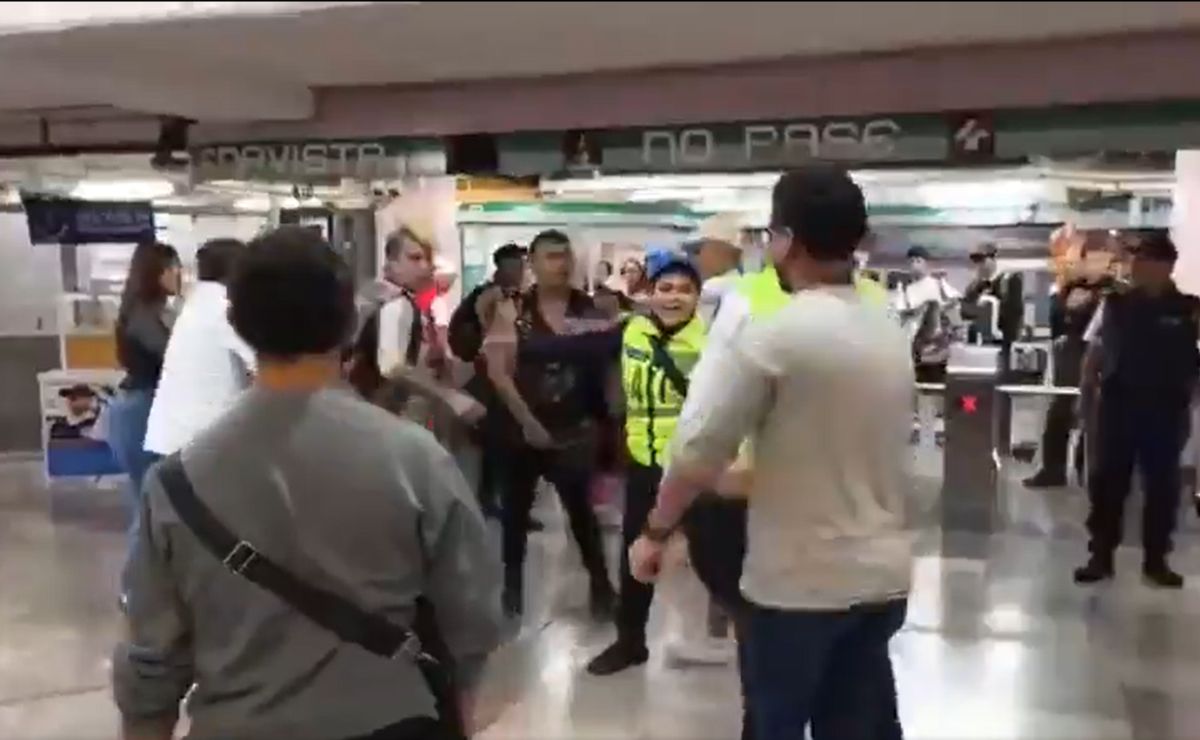 Video: Punks agreden a policías en el Metro CDMX