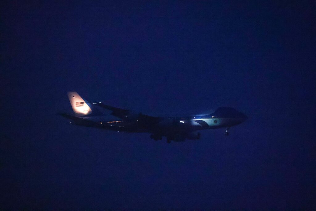 Trump llega a Pekín para su segunda visita a China desde 2017