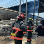 Al menos dos muertos tras choque entre un camión de gas y un tren en Querétaro