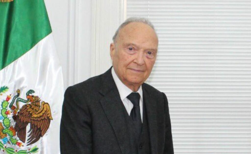 Embajador Gertz Manero presenta cartas credenciales al rey Carlos III