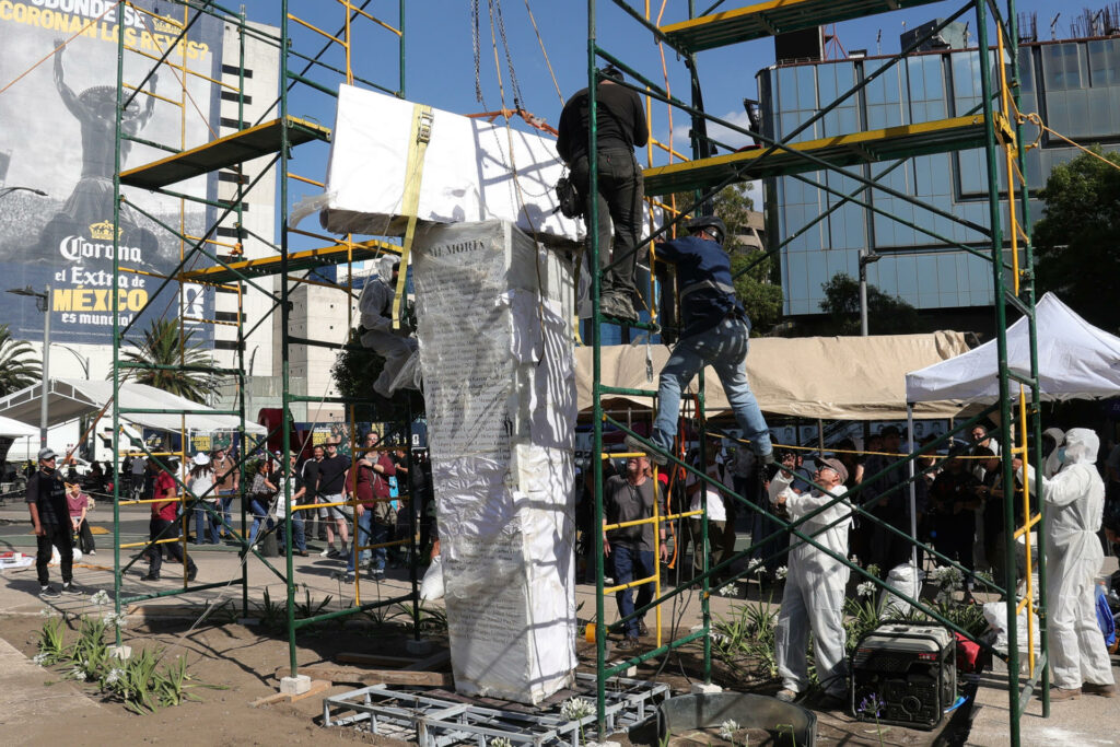 Instalan antimonumento en memoria de periodistas asesinados en México
