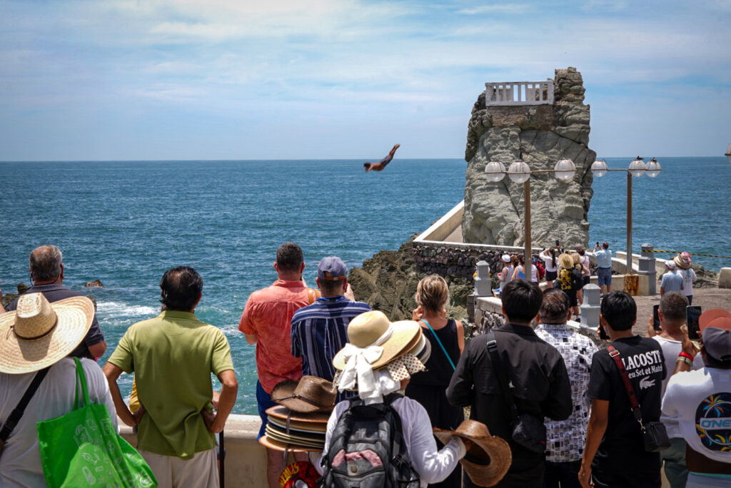 Arriba a Mazatlán el 'Navigator of the Seas' con más de 3 mil 700 turistas - arriba-a-mazatlan-el-navigator-of-the-seas-con-mas-de-3-mil-700-turistas-2-1024x684